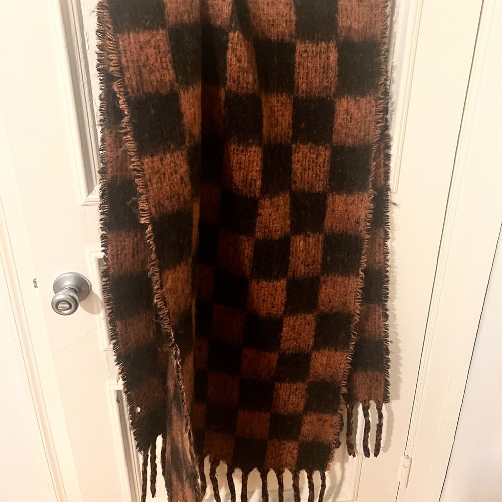 Giant UO checkered blanket scarf